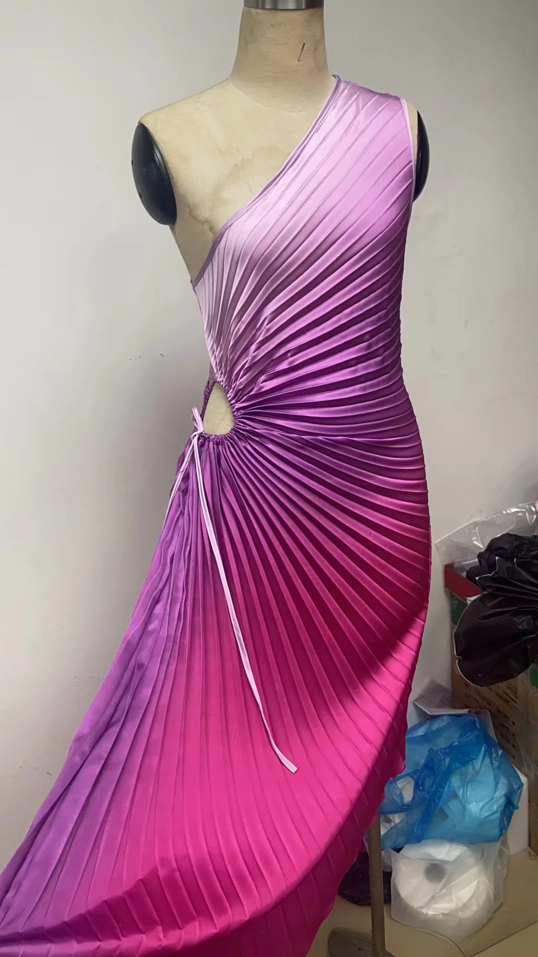 Suninheart One Shoulder Summer Gradient Dresses for Women Pleated Long Party Dresses Elegant Cut Out Dress