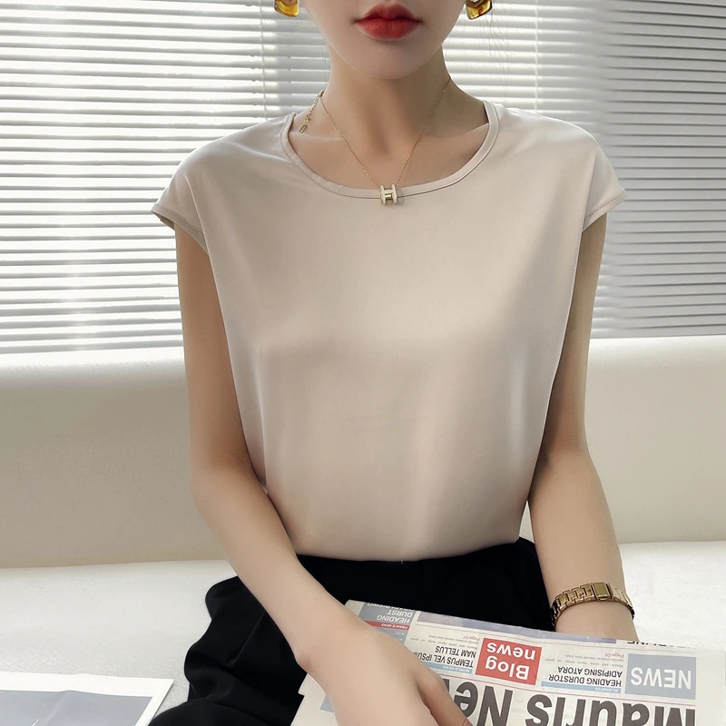 New O-Neck Silk Camisole Ladies Thin Vest Satin Loose Outer Sleeveless Top Summer Suit Insid Sling Mulberry Silk Bottoming Shirt New O-Neck Silk Camisole Ladies Thin Vest Satin Loose Outer Sleeveless Top Summer Suit Insid Sling Mulberry Silk Bottoming Shirt