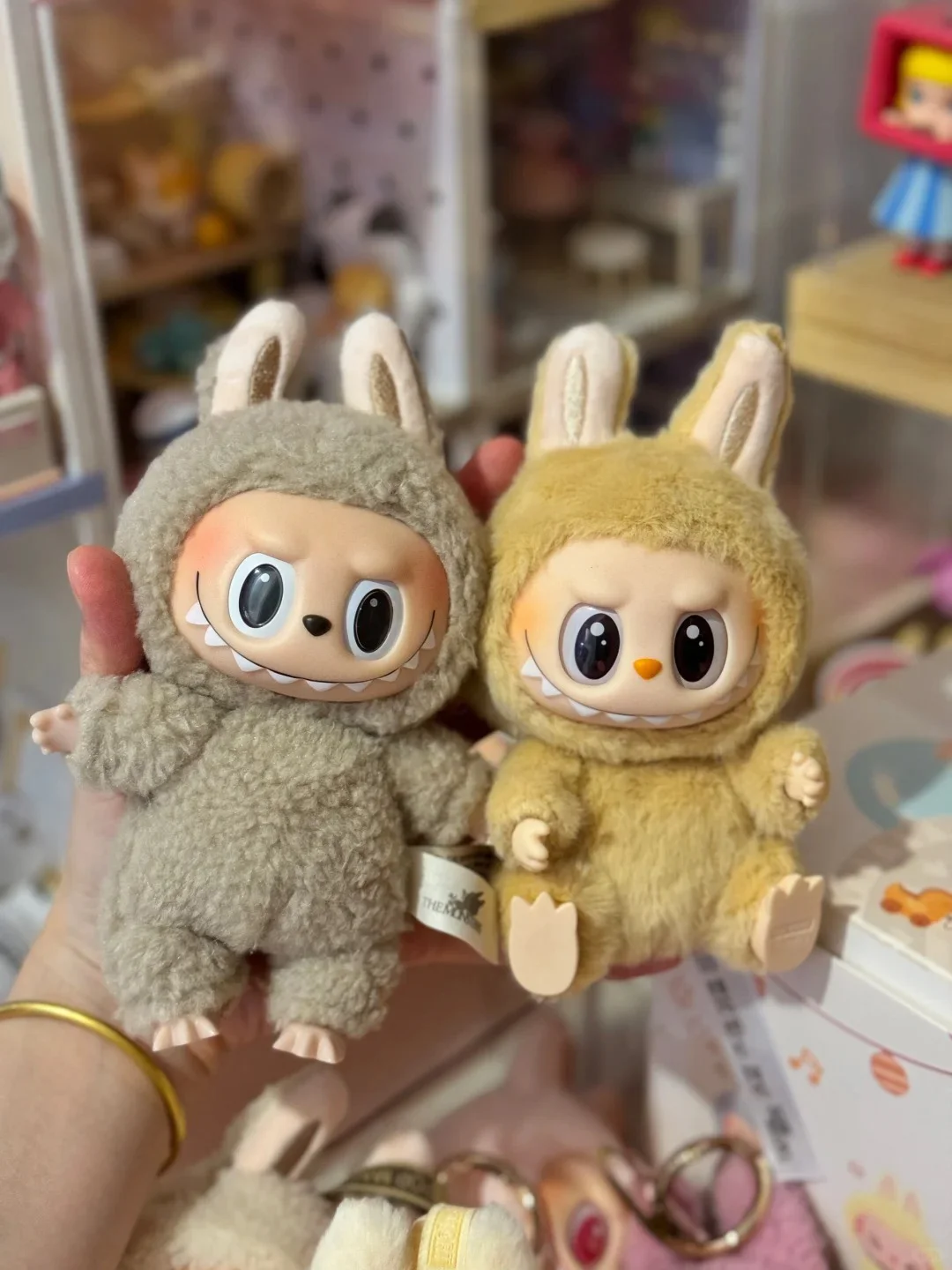 Labubu The Monsters Sit-Down Party First and Second Generation Series Vinyl Keychain Pendant Plush Dolls Replica Birthday Gift