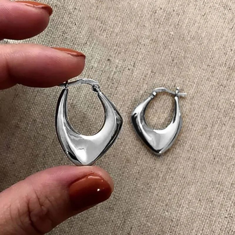 Punk Men Women Circle Hoop Earrings Shiny White Zircon Simple Daily Wear Small Earrings Wedding Party Fashion Jewelry Gifts Punk Men Women Circle Hoop Earrings Shiny White Zircon Simple Daily Wear Small Earrings Wedding Party Fashion Jewelry Gifts