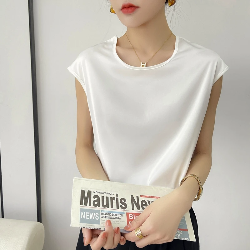 New O-Neck Silk Camisole Ladies Thin Vest Satin Loose Outer Sleeveless Top Summer Suit Insid Sling Mulberry Silk Bottoming Shirt New O-Neck Silk Camisole Ladies Thin Vest Satin Loose Outer Sleeveless Top Summer Suit Insid Sling Mulberry Silk Bottoming Shirt
