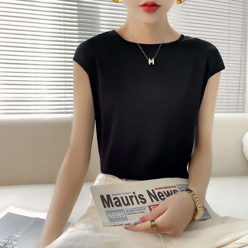 New O-Neck Silk Camisole Ladies Thin Vest Satin Loose Outer Sleeveless Top Summer Suit Insid Sling Mulberry Silk Bottoming Shirt New O-Neck Silk Camisole Ladies Thin Vest Satin Loose Outer Sleeveless Top Summer Suit Insid Sling Mulberry Silk Bottoming Shirt