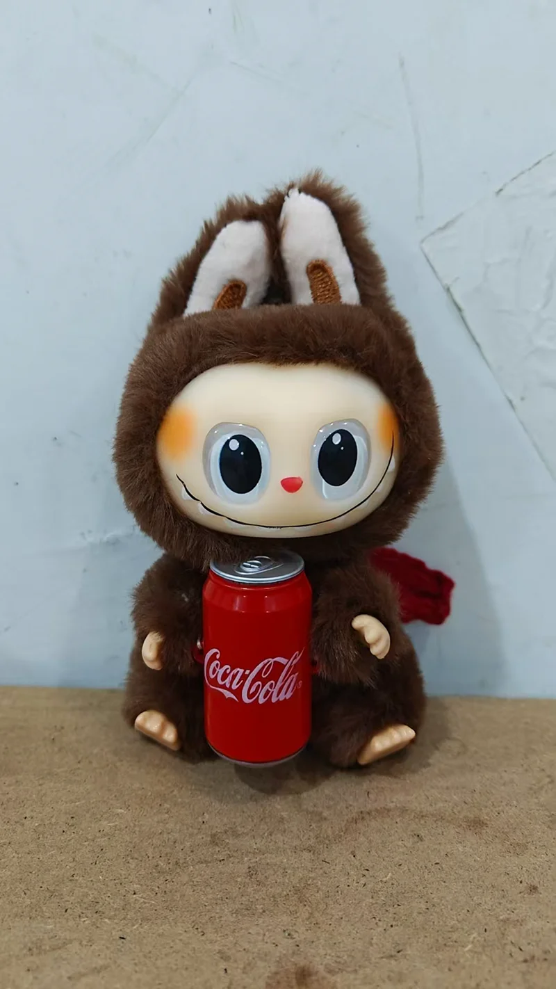 Gran oferta figura de Anime Labubu tiene un asiento serie vinilo colgante muñeca modelo juguete lindo monstruo réplica Gran oferta figura de Anime Labubu tiene un asiento serie vinilo colgante muñeca modelo juguete lindo monstruo réplica