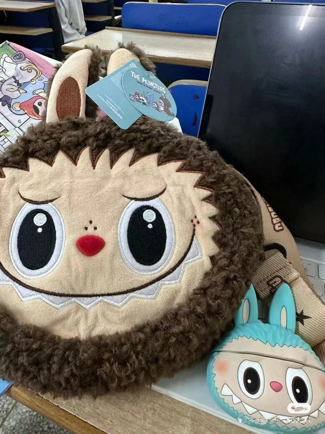 Pop Labubu Mart Urban Amusement Park Limited Edition Cartoon Cute Animals Plush Fur Large Capacity Crossbody Bag Female Bag Pop Labubu Mart Urban Amusement Park Limited Edition Cartoon Cute Animals Plush Fur Large Capacity Crossbody Bag Female Bag