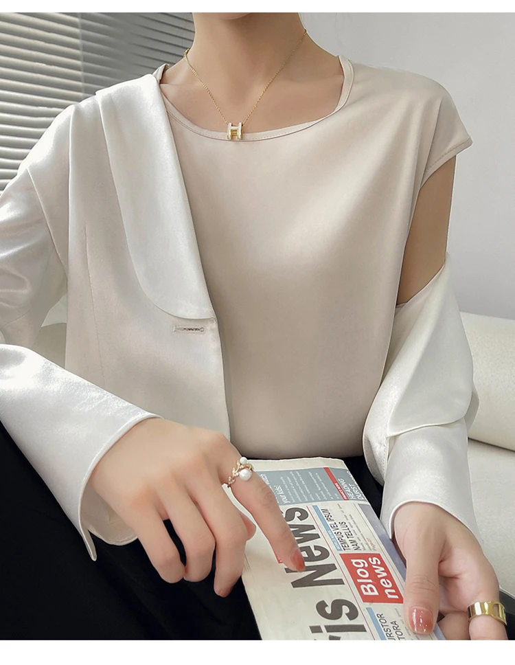 New O-Neck Silk Camisole Ladies Thin Vest Satin Loose Outer Sleeveless Top Summer Suit Insid Sling Mulberry Silk Bottoming Shirt New O-Neck Silk Camisole Ladies Thin Vest Satin Loose Outer Sleeveless Top Summer Suit Insid Sling Mulberry Silk Bottoming Shirt