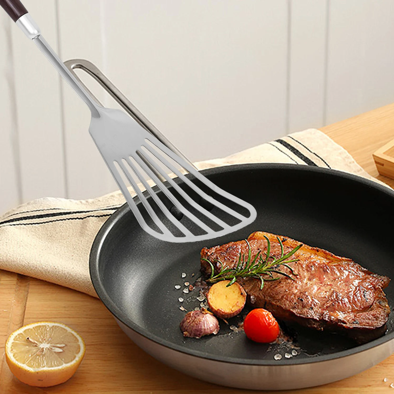Stainless Steel Wood Handle Shovel Fried Fish Spatulas Steak Shovel Household Spoon Anti-hot Soup Spoon Kitchen Cooking Utensils Stainless Steel Wood Handle Shovel Fried Fish Spatulas Steak Shovel Household Spoon Anti-hot Soup Spoon Kitchen Cooking Utensils