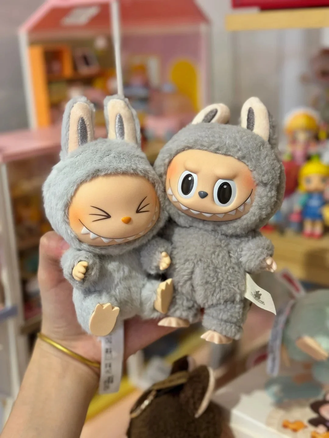 Labubu The Monsters Sit-Down Party First and Second Generation Series Vinyl Keychain Pendant Plush Dolls Replica Birthday Gift