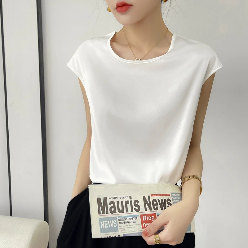 New O-Neck Silk Camisole Ladies Thin Vest Satin Loose Outer Sleeveless Top Summer Suit Insid Sling Mulberry Silk Bottoming Shirt New O-Neck Silk Camisole Ladies Thin Vest Satin Loose Outer Sleeveless Top Summer Suit Insid Sling Mulberry Silk Bottoming Shirt