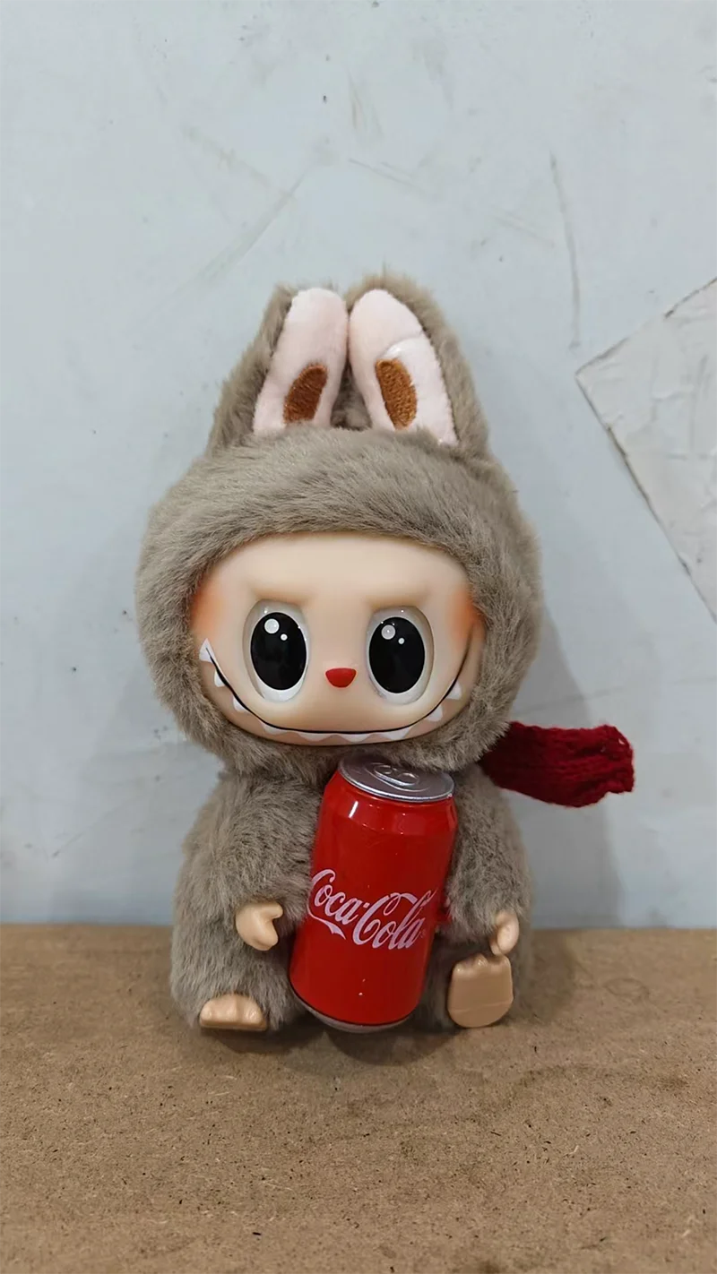 Gran oferta figura de Anime Labubu tiene un asiento serie vinilo colgante muñeca modelo juguete lindo monstruo réplica Gran oferta figura de Anime Labubu tiene un asiento serie vinilo colgante muñeca modelo juguete lindo monstruo réplica